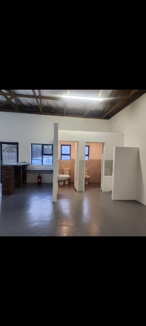To Let commercial Property for Rent in Overbaakens Eastern Cape